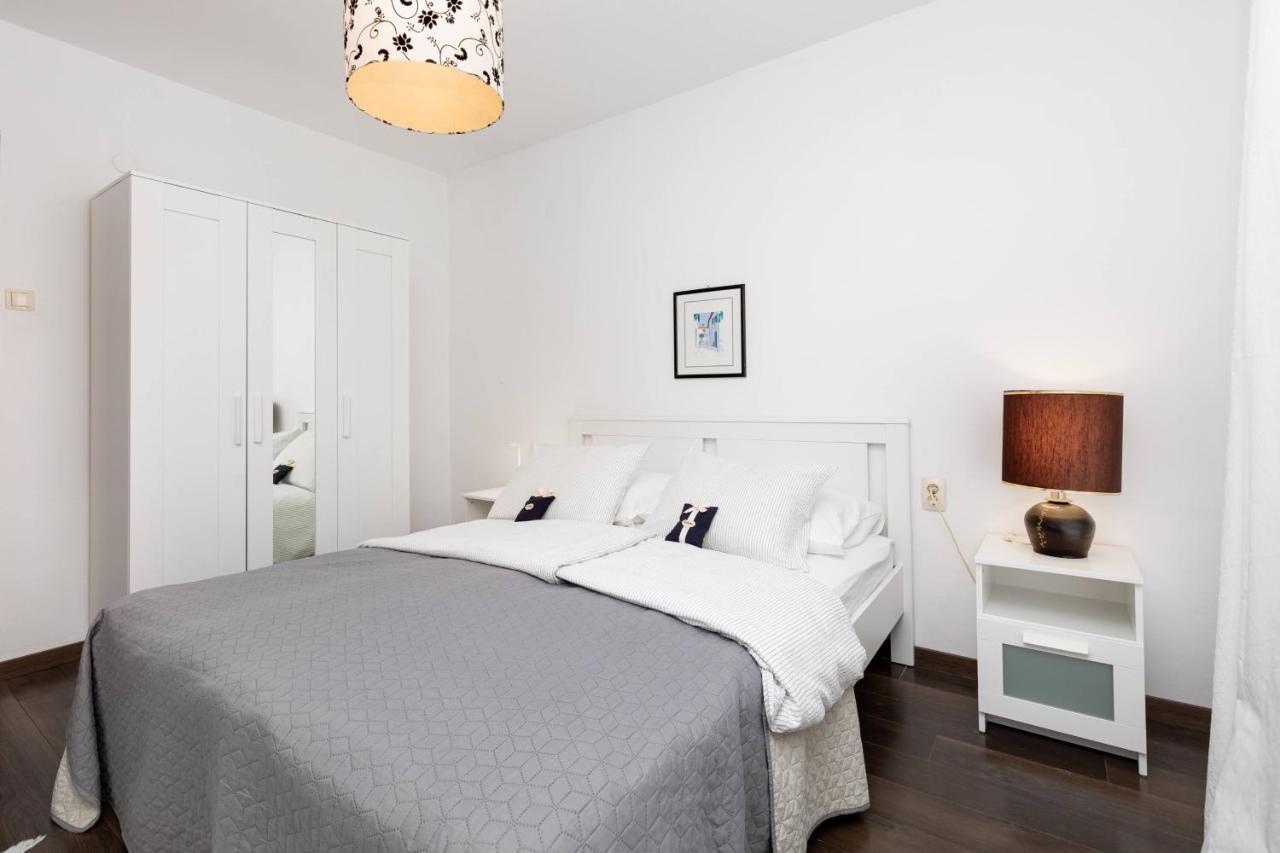 Apartments Gogsy Malinska Ngoại thất bức ảnh