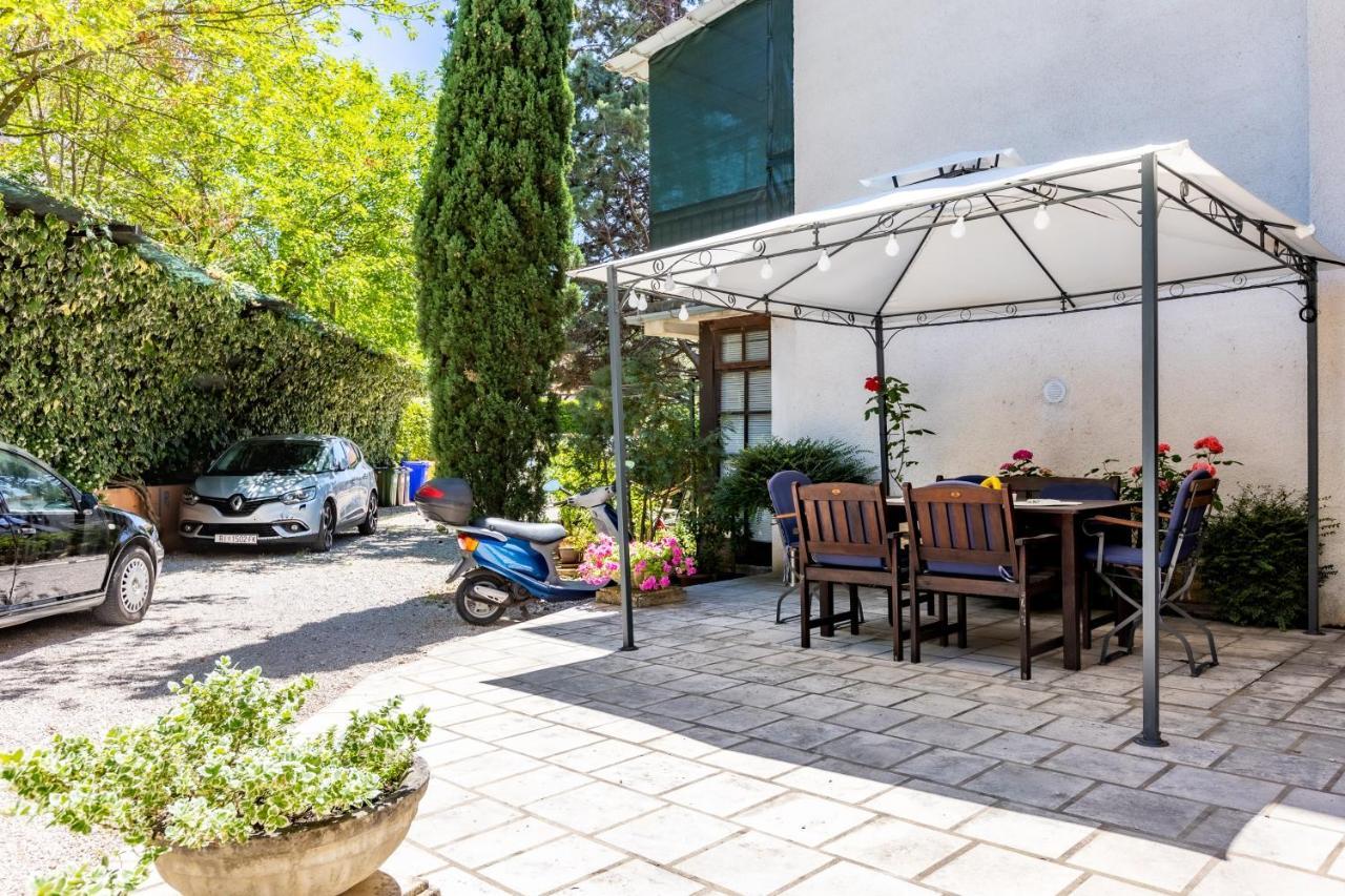 Apartments Gogsy Malinska Ngoại thất bức ảnh